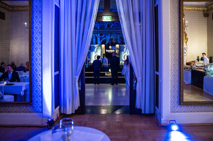 Gäste während der Veranstaltung im Kurhaus