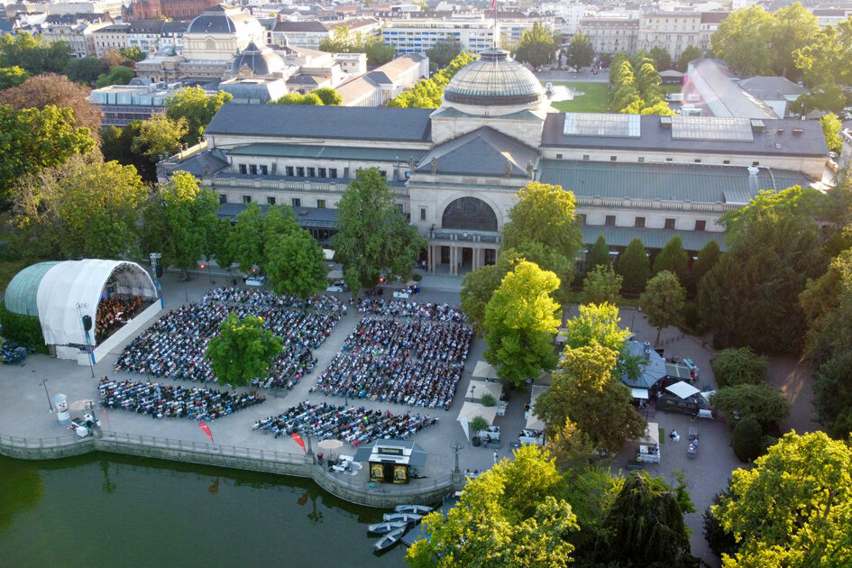 Concert square with concert shell behind the Kurhaus Wiesbaden