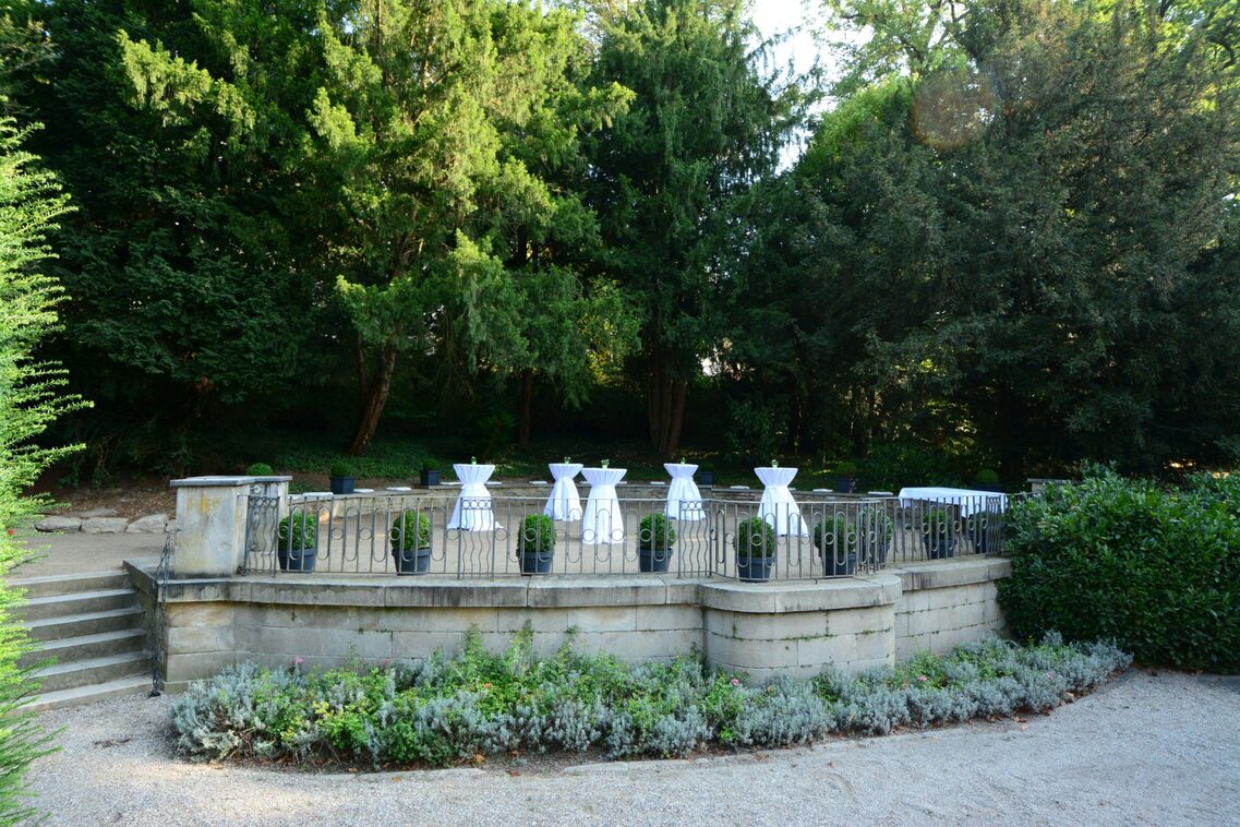 Kurpark concert terrace - bar tables