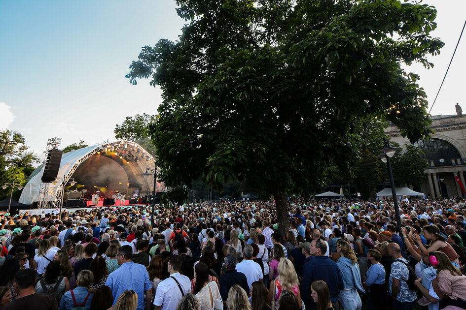 Concert area with seating in Wiesbaden Kurpark