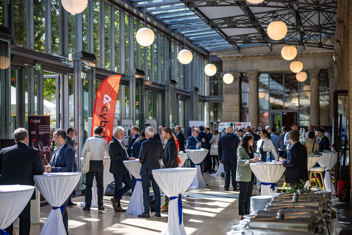 Event guests in the Kurhaus during a break