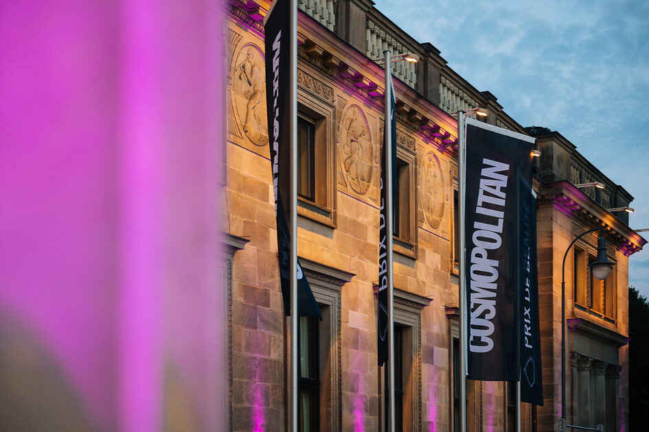 A black Cosmopolitan flag in front of the Kurhaus