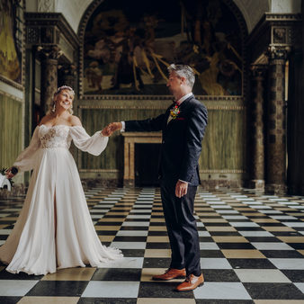 Brautpaar beim Fotoshooting im Kurhaus Wiesbaden