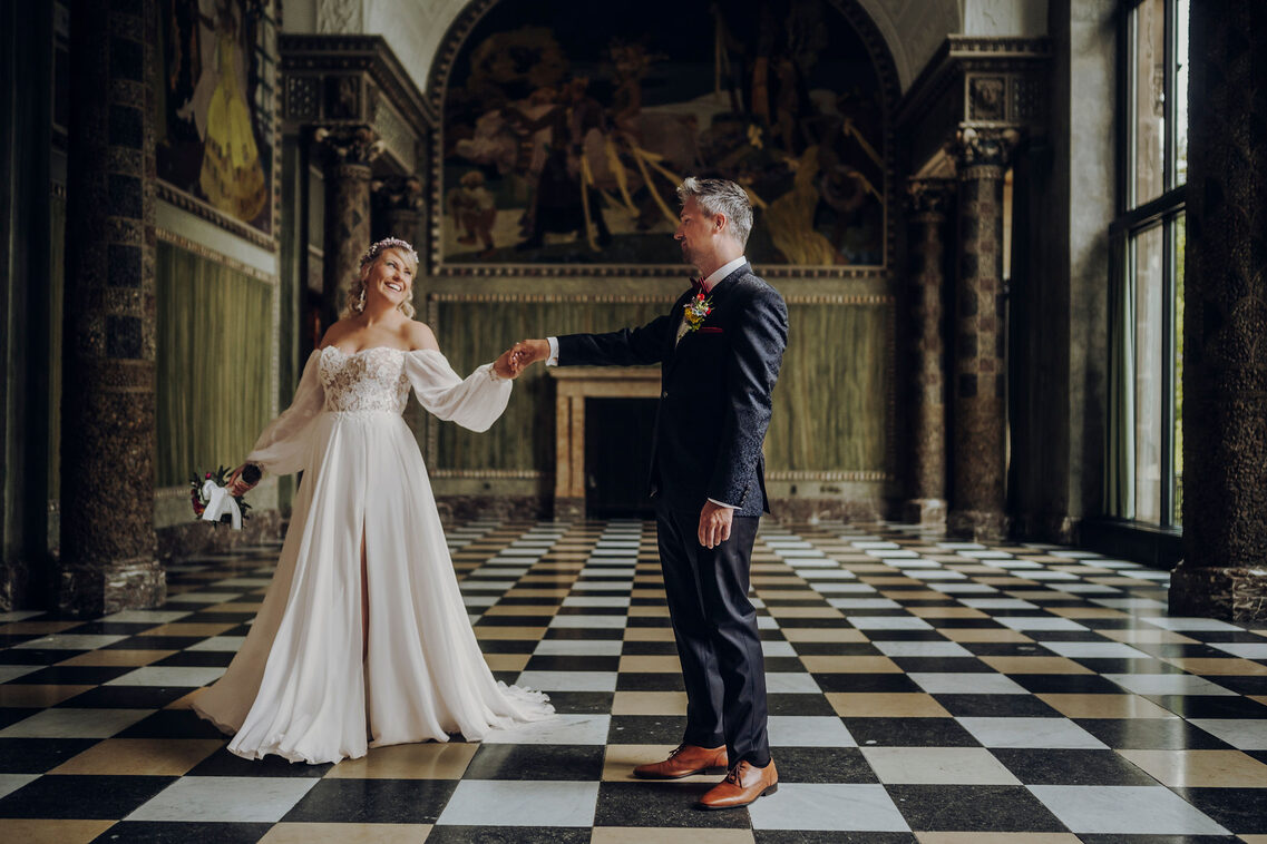 Bridal couple at the photo shoot in the Kurhaus Wiesbaden