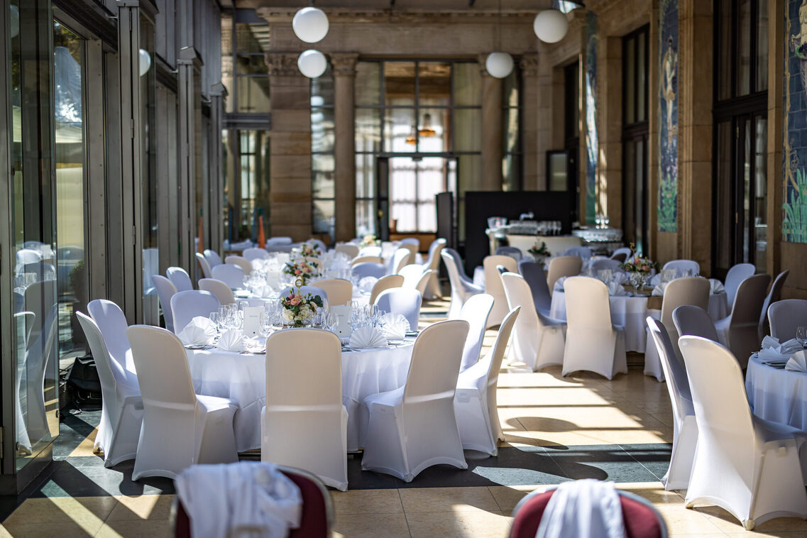 Kurhaus winter garden - uniform gala seating with round tables
