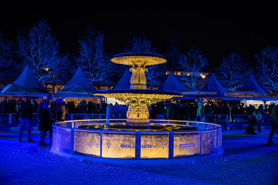 Fountain in the middle of the ice rink in the evening