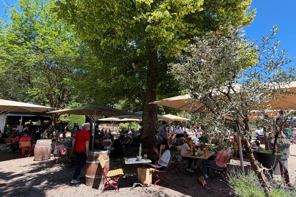 Biergarten in Betrieb