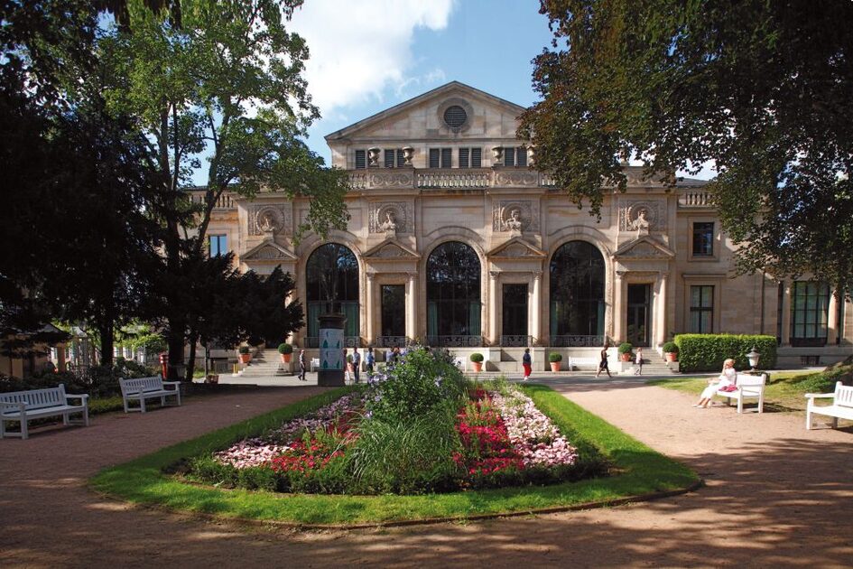 Nizza cookies in the Kurpark at the Kurhaus Wiesbaden