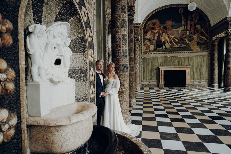 Brautpaar beim Fotoshooting im Kurhaus