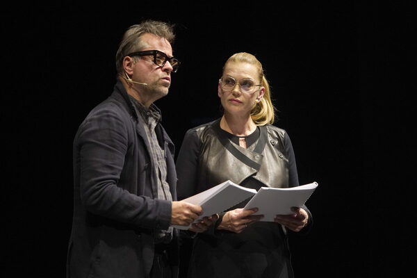 Anna Loos & Jan Josef Liefers – Lesung „Keiner hat gesagt, dass du ausziehen sollst“